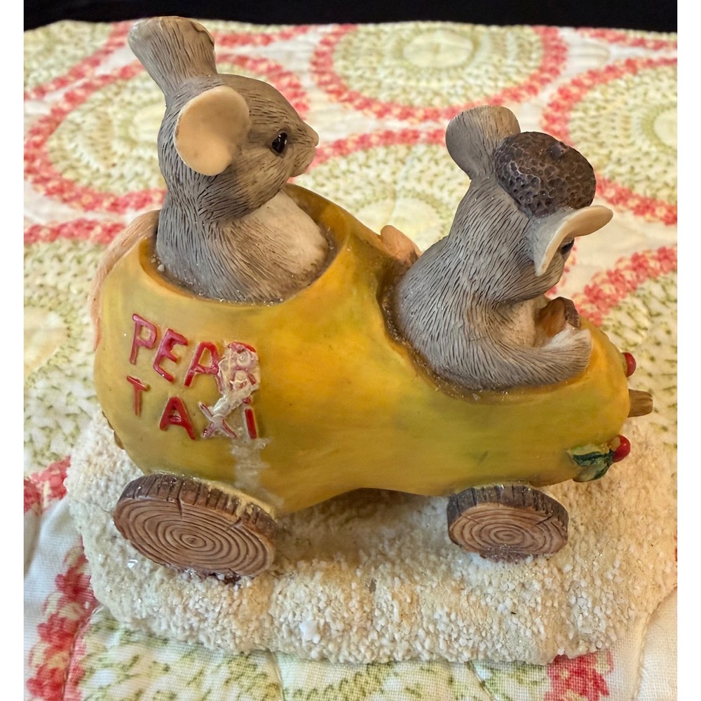 Silvestri Charming Tails Figurine Yellow Pear Taxi Mice Acorn Cap D-178